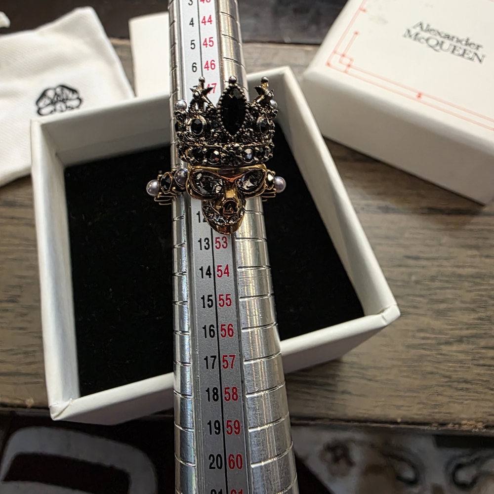 Rare Alexander McQueen Gold Skull Ring - Picture 10 of 10